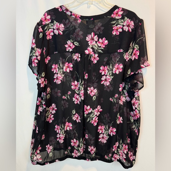 EUC TORRID Black Floral Bubble Hem Chiffon Blouse Plus Size 4 Short Sleeve Top - Picture 2 of 6